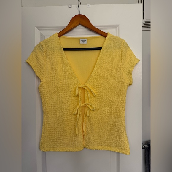 Abercrombie & Fitch Yellow Bubble Knit Tie-Front Short Sleeve Top, S NWOT - Picture 3 of 9
